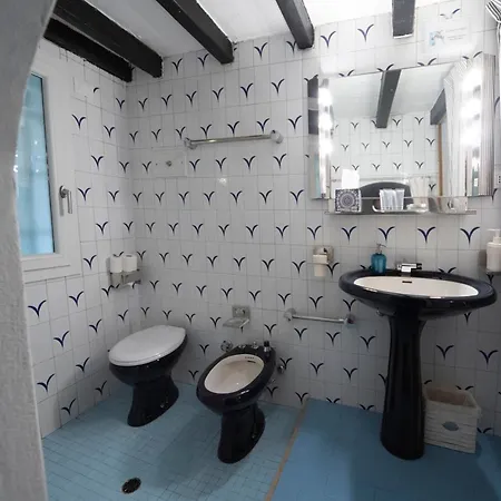 Parma, Antico Dietro Al Battistero アパート